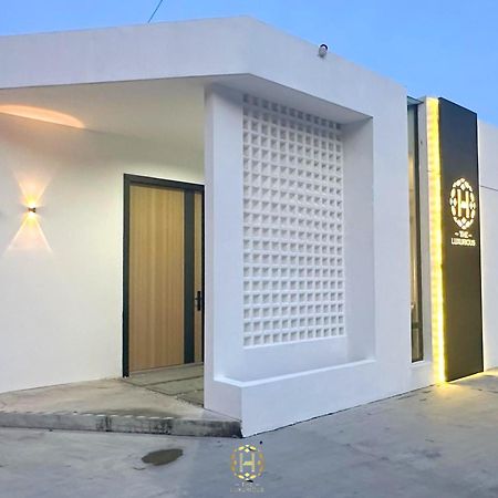 The Luxurious 27, Johor Bahru Villa ภายนอก รูปภาพ