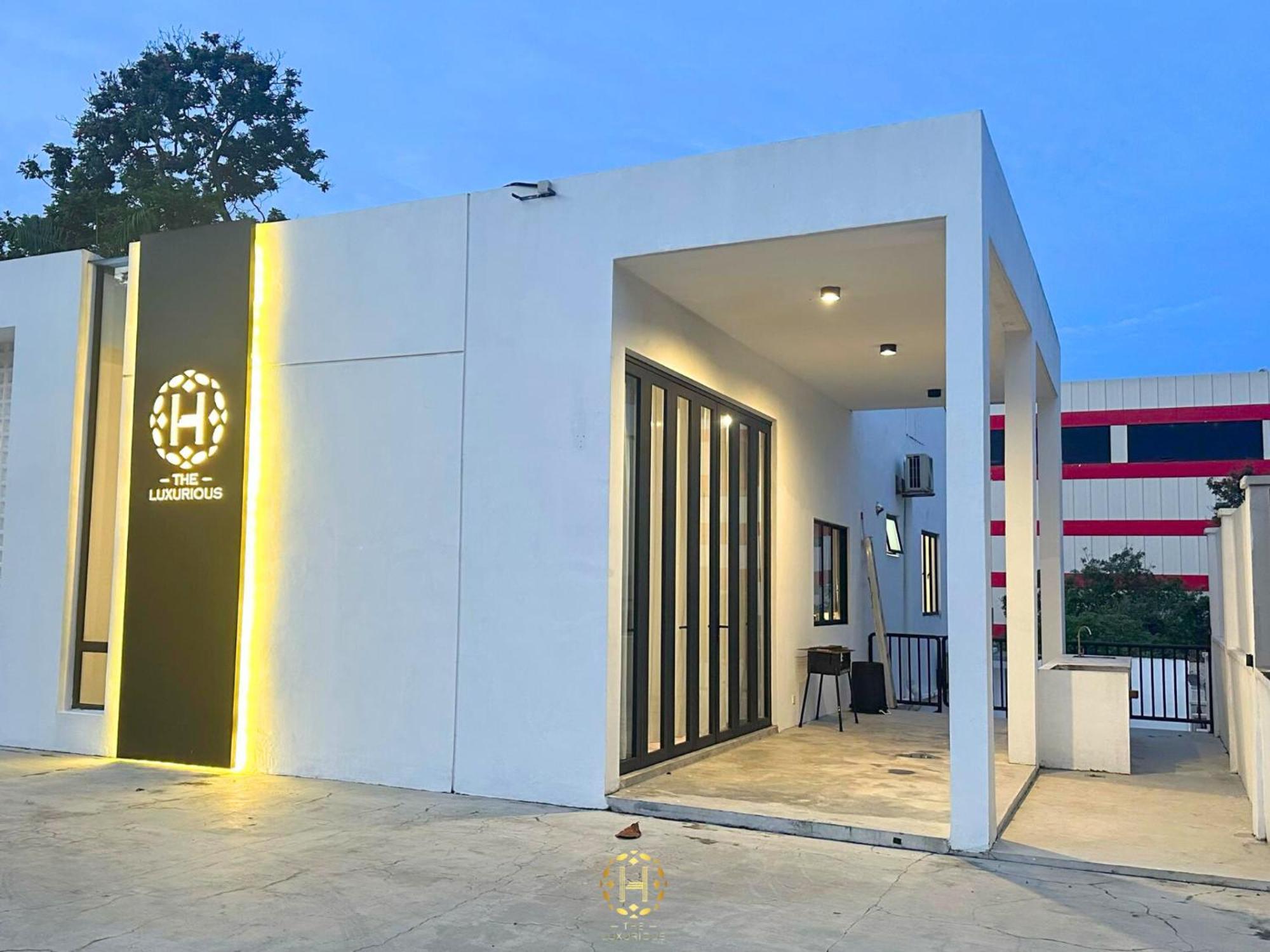 The Luxurious 27, Johor Bahru Villa ภายนอก รูปภาพ
